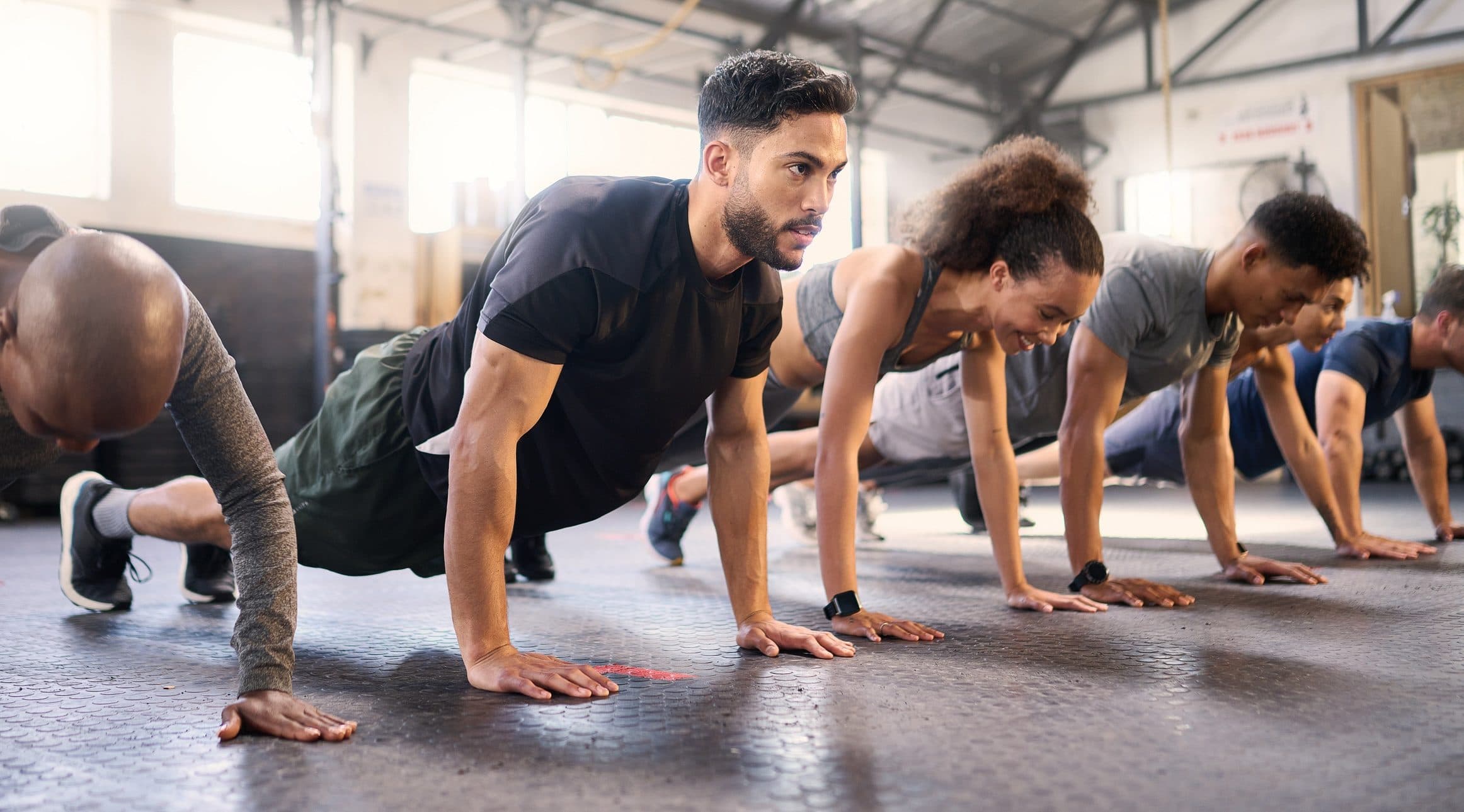group-fitness-in-push-up-position